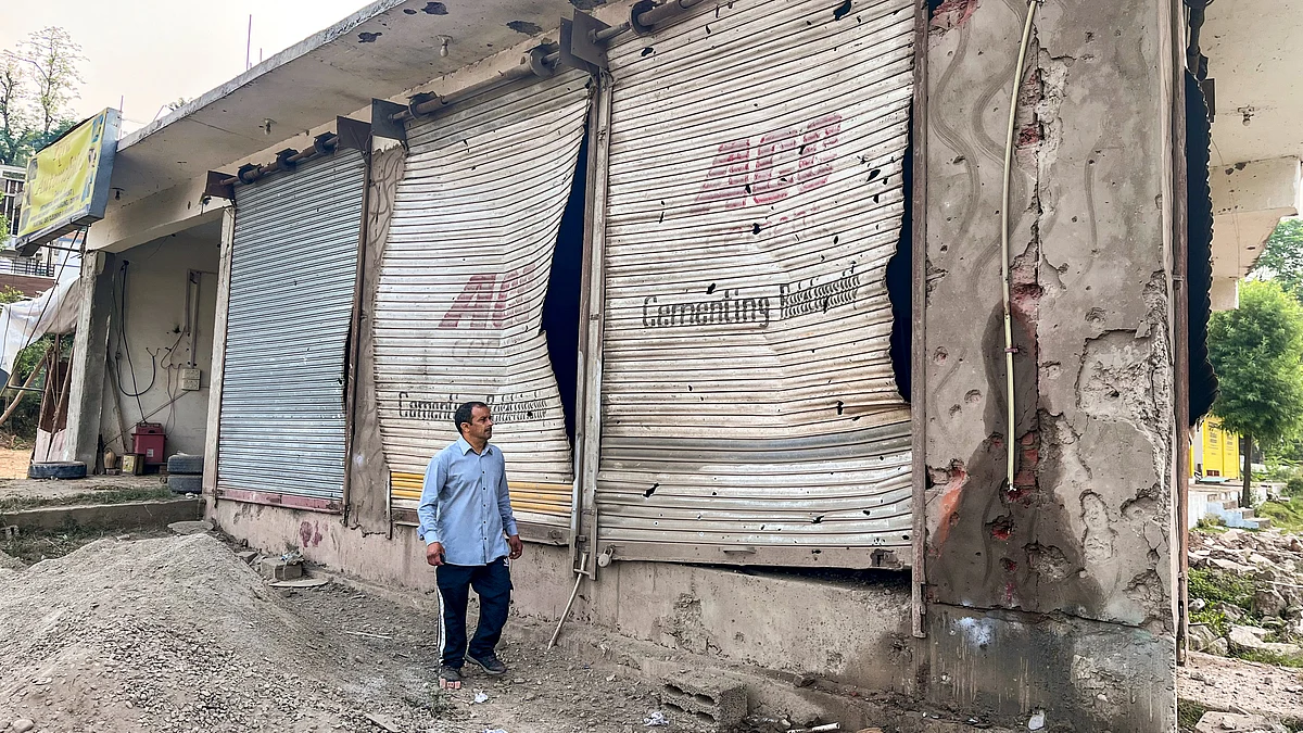 Damaged properties in firing and shelling by Pakistan military in Poonch, 7 May 