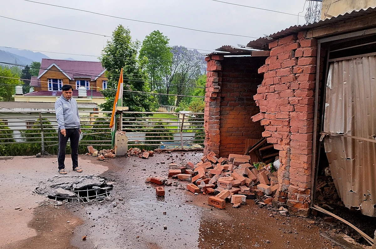 Shelled buildings in Poonch