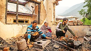 Border dwellers devastated by Pakistani shelling demand shelter