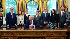 Donald Trump speaks with reporters at White House on 9 May (photo: AP/PTI)