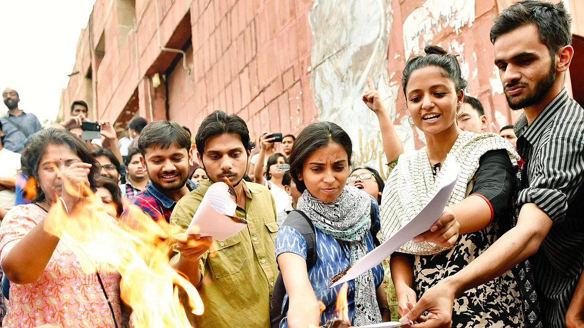 Kanhaiya Kumar, Umar Khalid, Anirban Bhattacharya and Shehla Rashid protest in JNU, April 2016