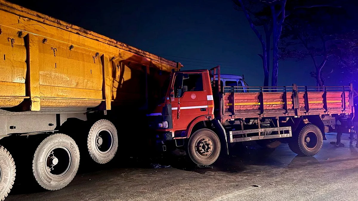 The mangled remains of a trailer and a mini-truck in Raipur on 12 May (photo: PTI)