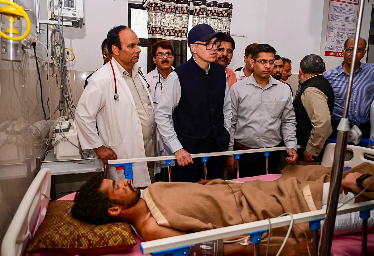 Chief minister of Jammu and Kashmir Omar Abdullah looks in on one of the men injured in Pakistani shelling