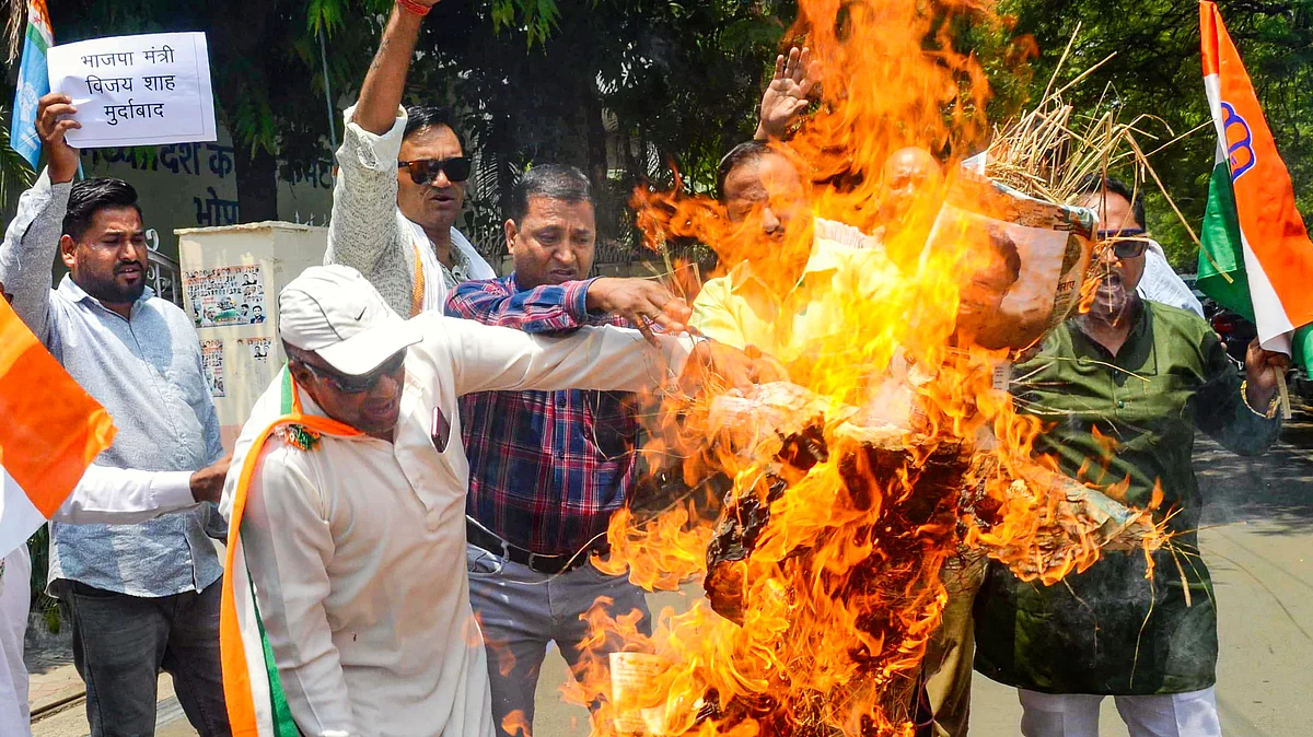 Congress workers burn an effigy of Vijay Shah in Bhopal (photo: PTI)