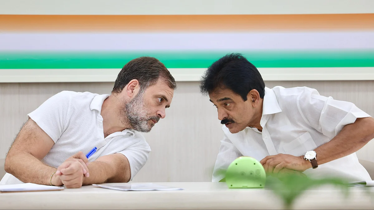 K.C. Venugopal and Rahul Gandhi in New Delhi on 14 May (photo: PTI)