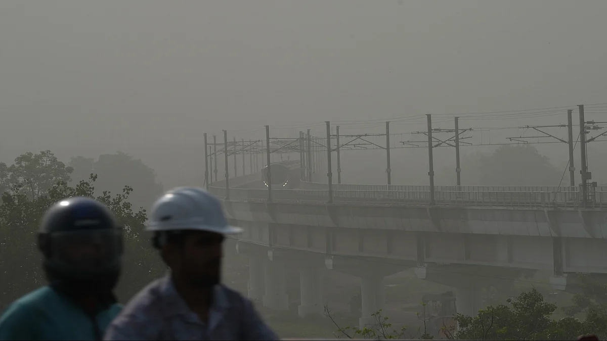 A metro train runs through the dusty air of New Delhi on 15 May (photo: PTI)