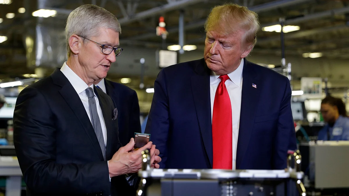 Donald Trump (R) with Apple CEO Tim Cook (photo courtesy: @thetatvaindia/X)