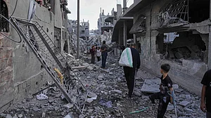 Israeli airstrikes destroy homes in Jabalia, northern Gaza Strip, on 14 May (photo: AP/PTI)