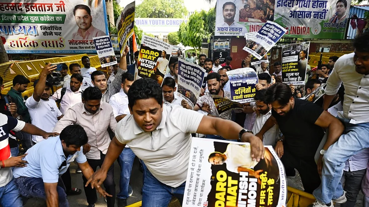IYC workers protest the FIR against Rahul Gandhi in Bihar, in New Delhi (photo: Vipin/NH)
