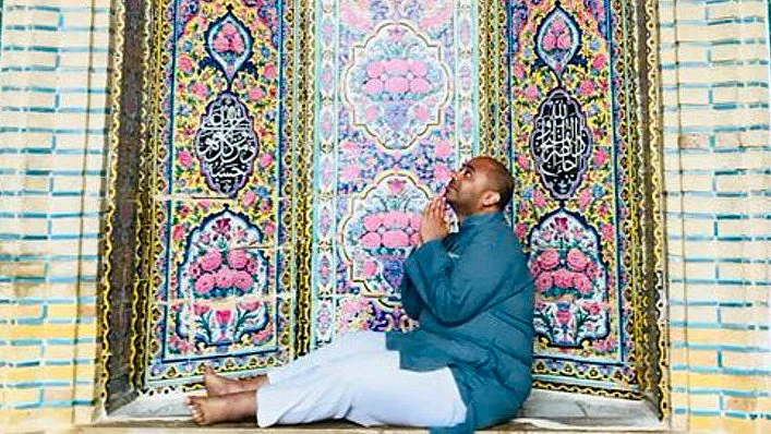 Abhijit Iyer-Mitra gets a rap before a proper hearing for his slurs against Newslaundry journalists