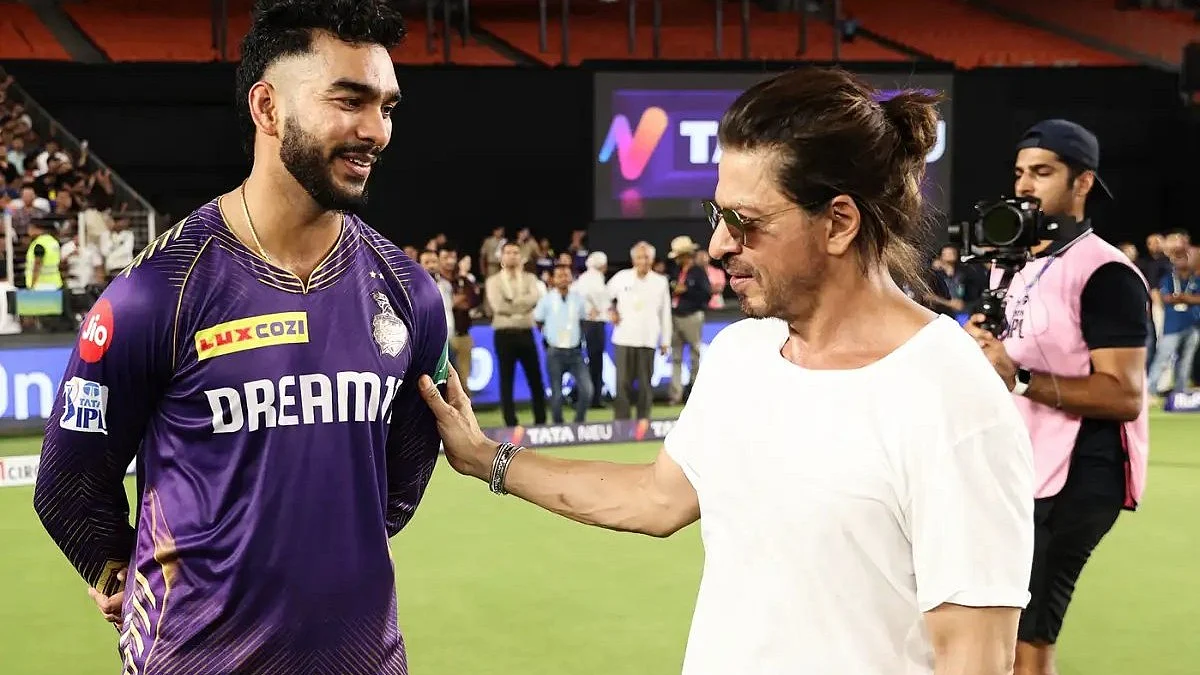 Venkatesh Iyer with KKR co owner Shah Rukh Khan during IPL 2024 (photo: BCCI)