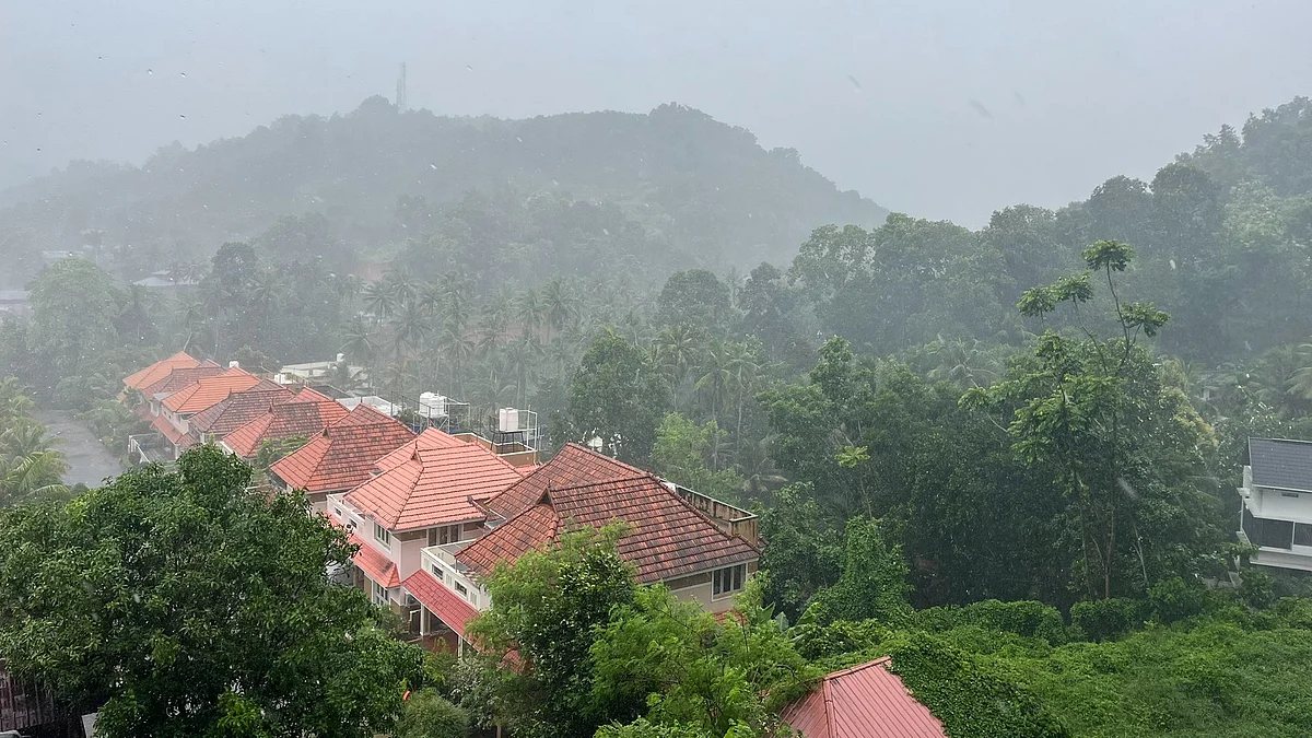 Kerala Raining Heavy rains, strong winds damage homes, crops in Kerala as monsoons ...