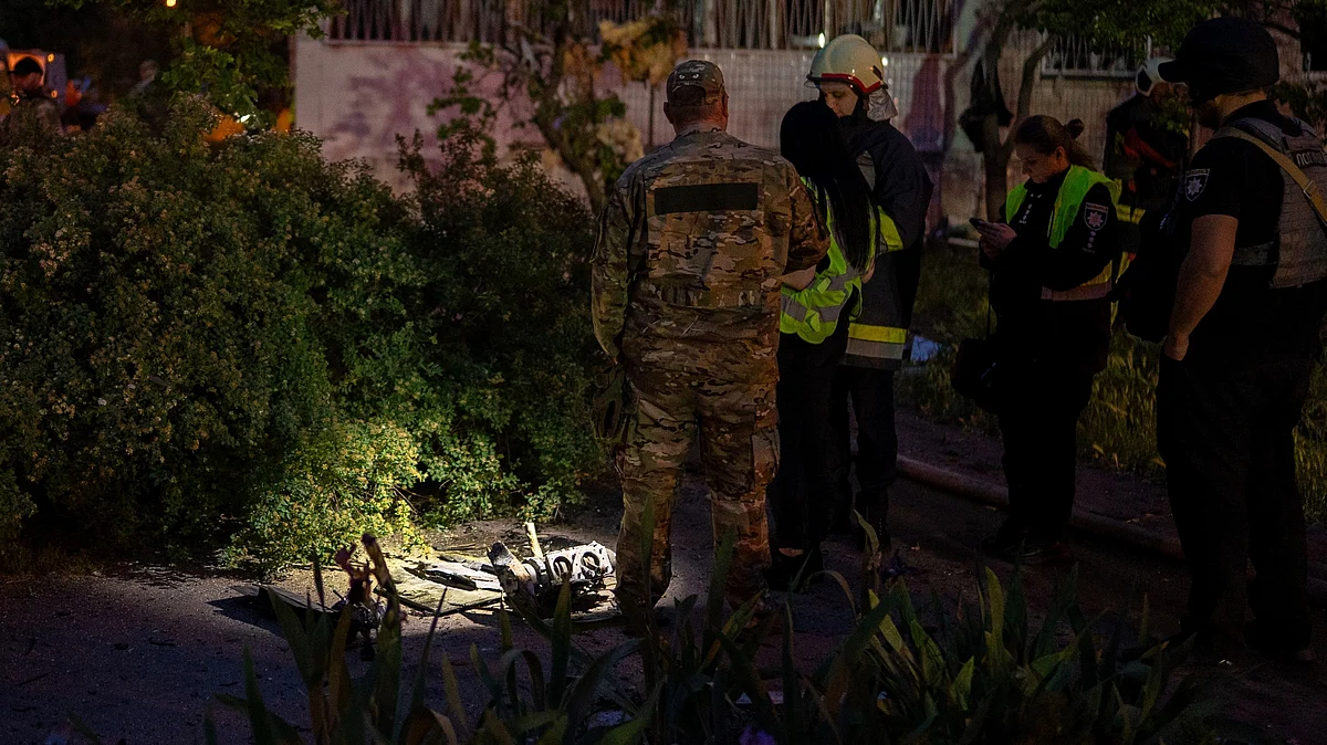 Police officers investigate fragments of a Russian drone in Kyiv on 24 May (photo: AP/PTI)