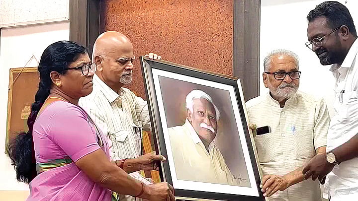 Late activist Vira Sathidar’s widow has been charged with sedition by the Nagpur police over Faiz’s poem ‘Hum Dekhenge’