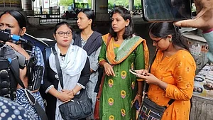 WBSSC case: Jobless teachers reach Mamata’s doorstep; whisked away by cops