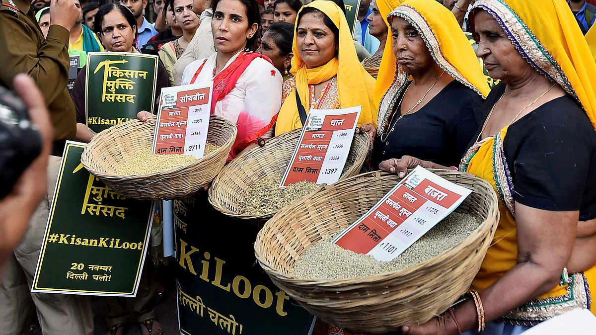 Outside Krishi Bhavan, New Delhi, women farmers of Haryana protest against the poor price of kharif crops