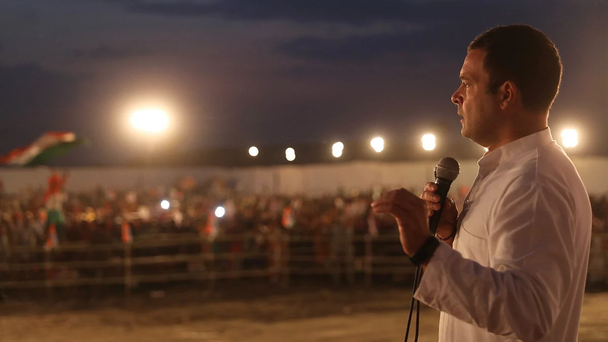 Rahul Gandhi addresses Congress party workers (file photo)