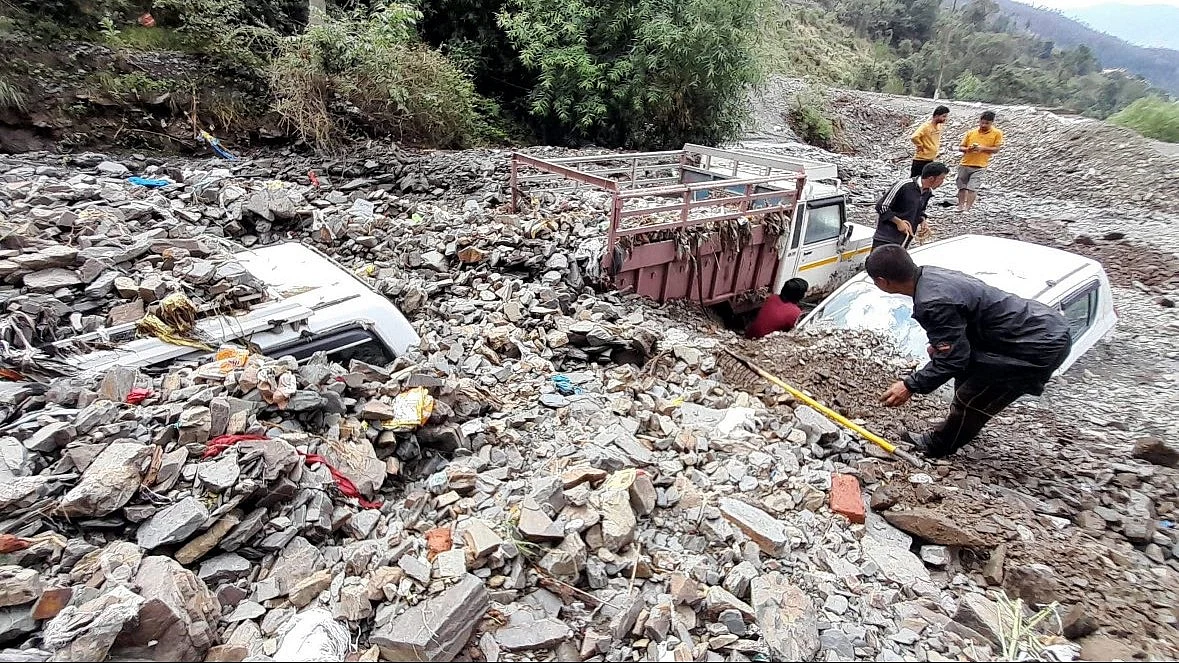 Heavy rains trigger flash floods and landslides in Arunachal (photo: @imshivamsharmaa/X)