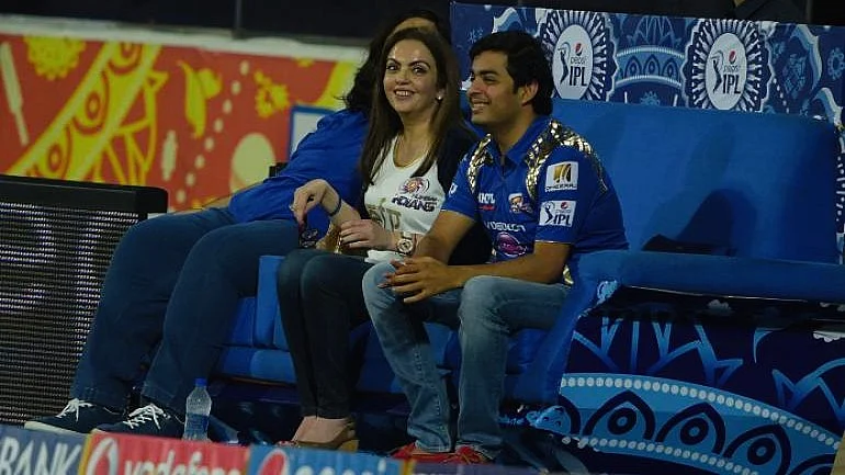 The famous -- or notorious -- blue sofa (courtesy: @SelflessCricket/X)