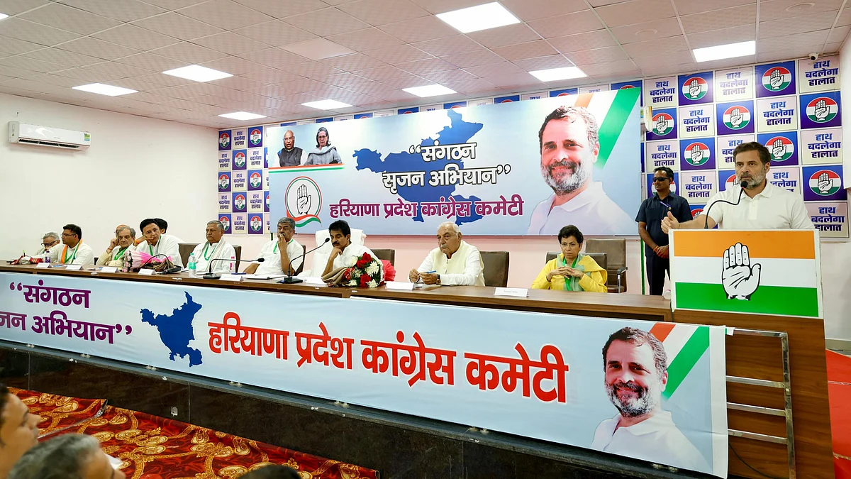 Rahul Gandhi speaks at the meeting (photo: @INCIndia/X)