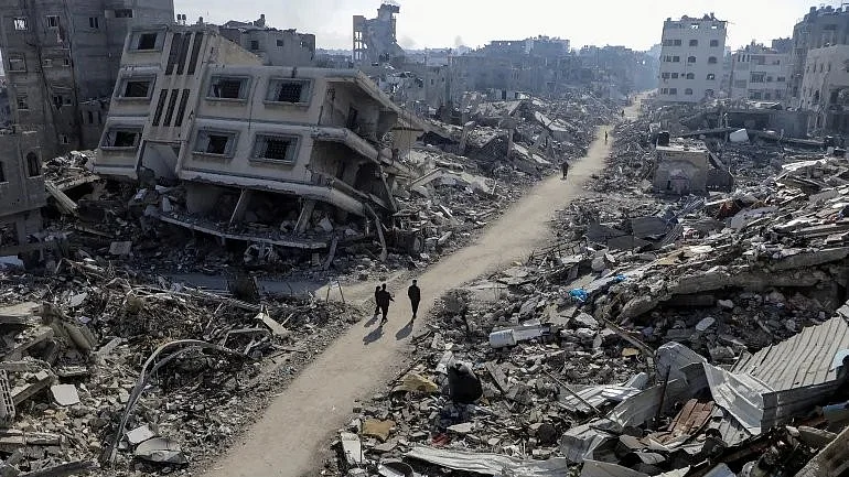 The 15-month war has turned Gaza into rubble (photo: @KisanSabha/X)