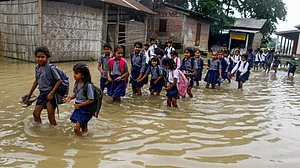 Assam flood remains grim with heavy rain resulting in water level rise