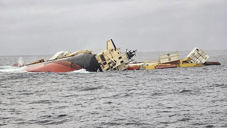 MSC ELSA 3 sinks off Kochi coast on 25 May (photo: IANS)
