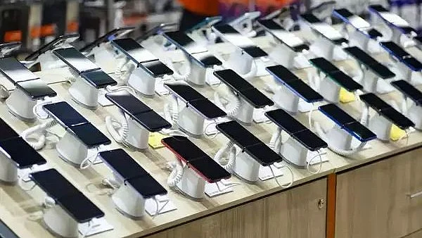 In India in 2025, mobile phones not quite flying off the shelves as expected