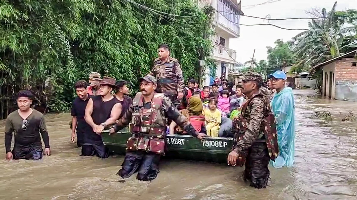 Army personnel during a rescue operation in Manipur (photo: PTI)
