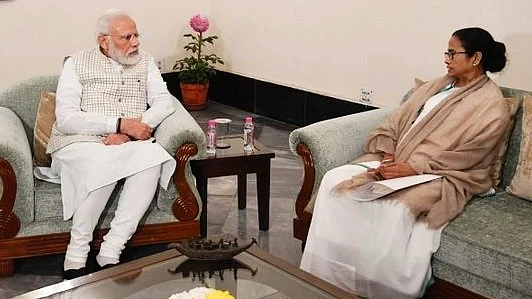 PM Narendra Modi with West Bengal CM Mamata Banerjee (file photo)