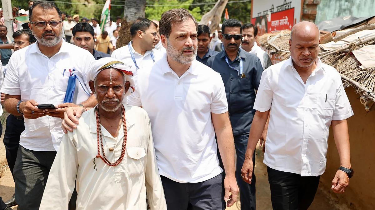 Rahul Gandhi at Dashrath Nagar village in Gaya on 6 June (photo: IANS)