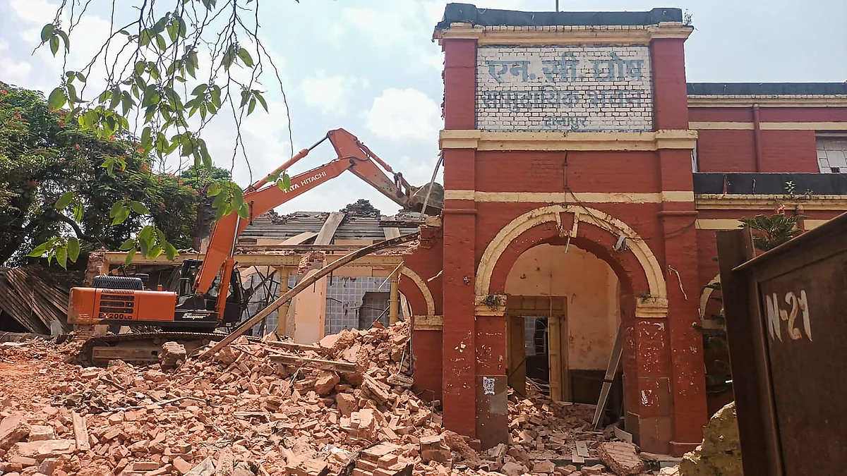 A nearly century-old historic railway institute building being demolished in Patna on 5 June (photo: PTI)
