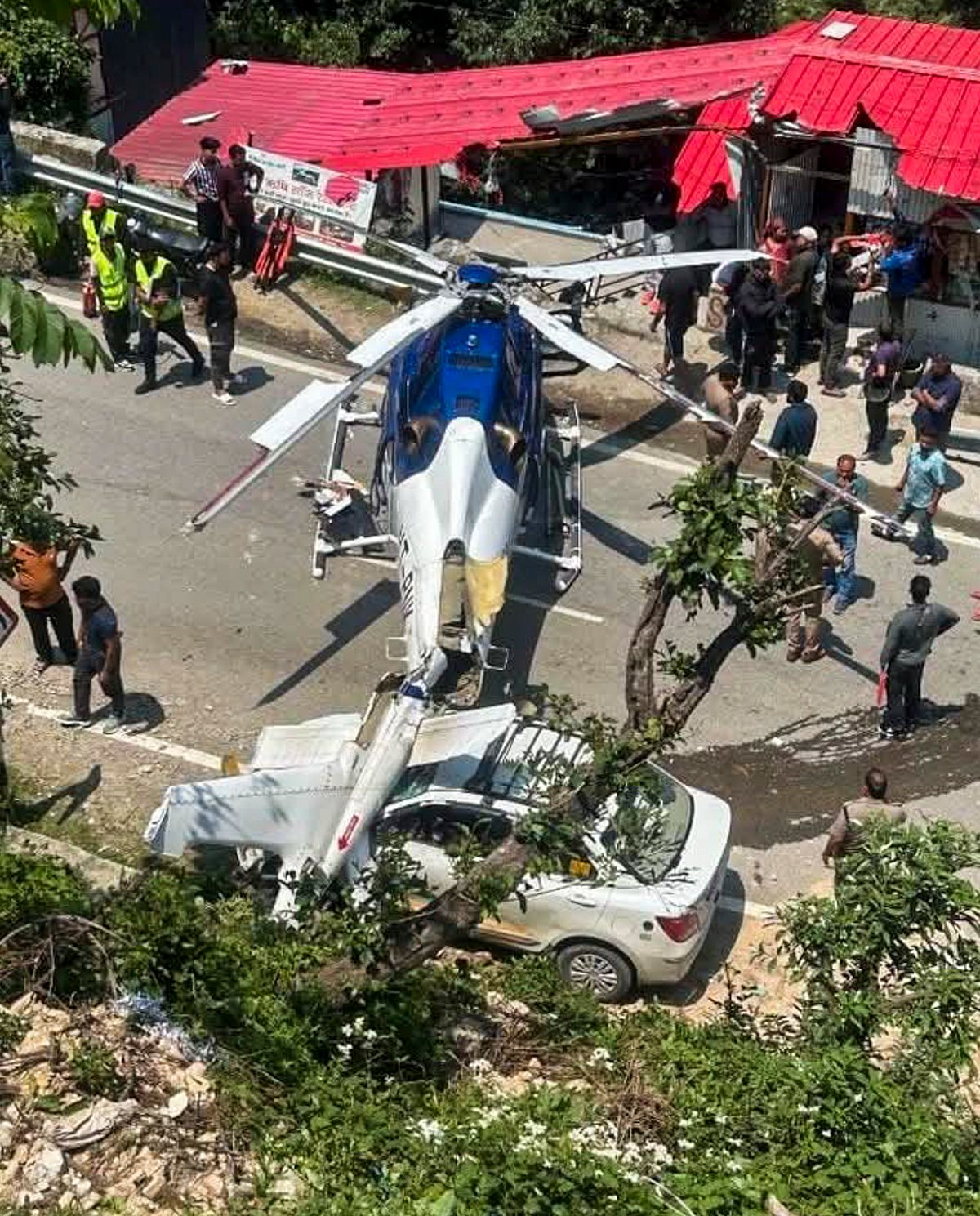 Kedarnath-bound helicopter crash-lands on highway, pilot suffers minor injuries