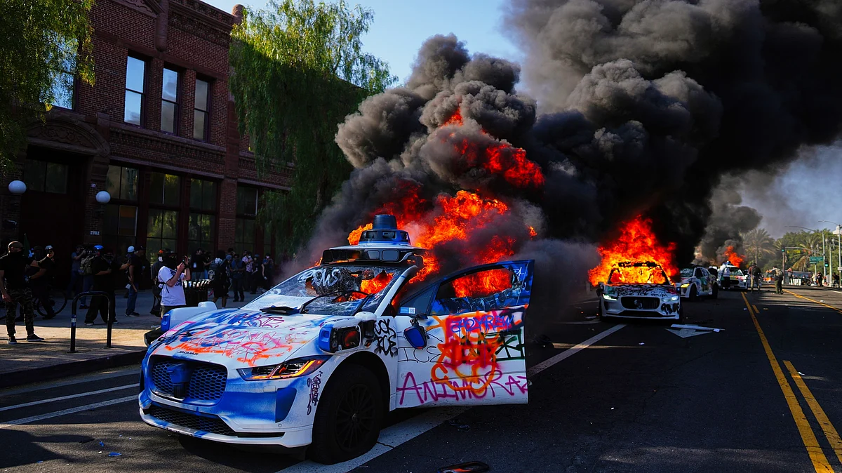 A vehicle burns in downtown Los Angeles (photo: AP/PTI)