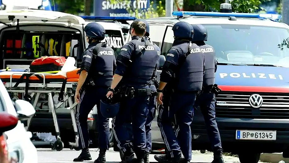 Police at the scene of the incident (photo: @MarioNawfal/X)