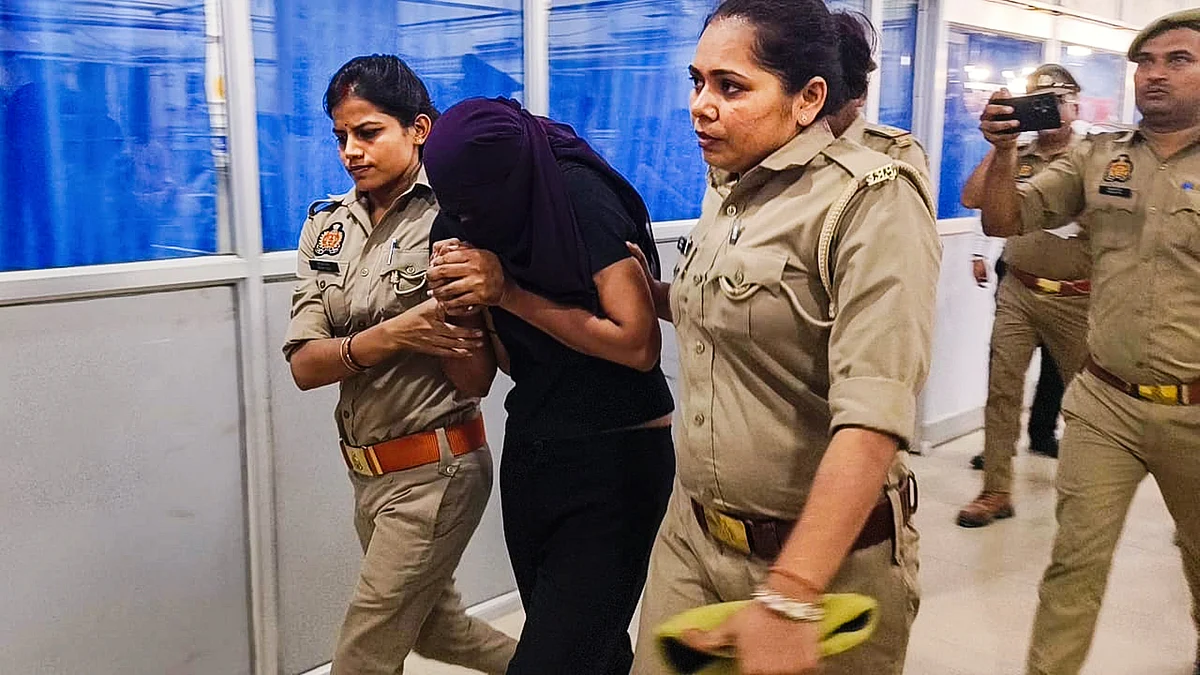 Sonam Raghuvanshi being brought to hospital for medical examination on 9 June (photo: PTI)