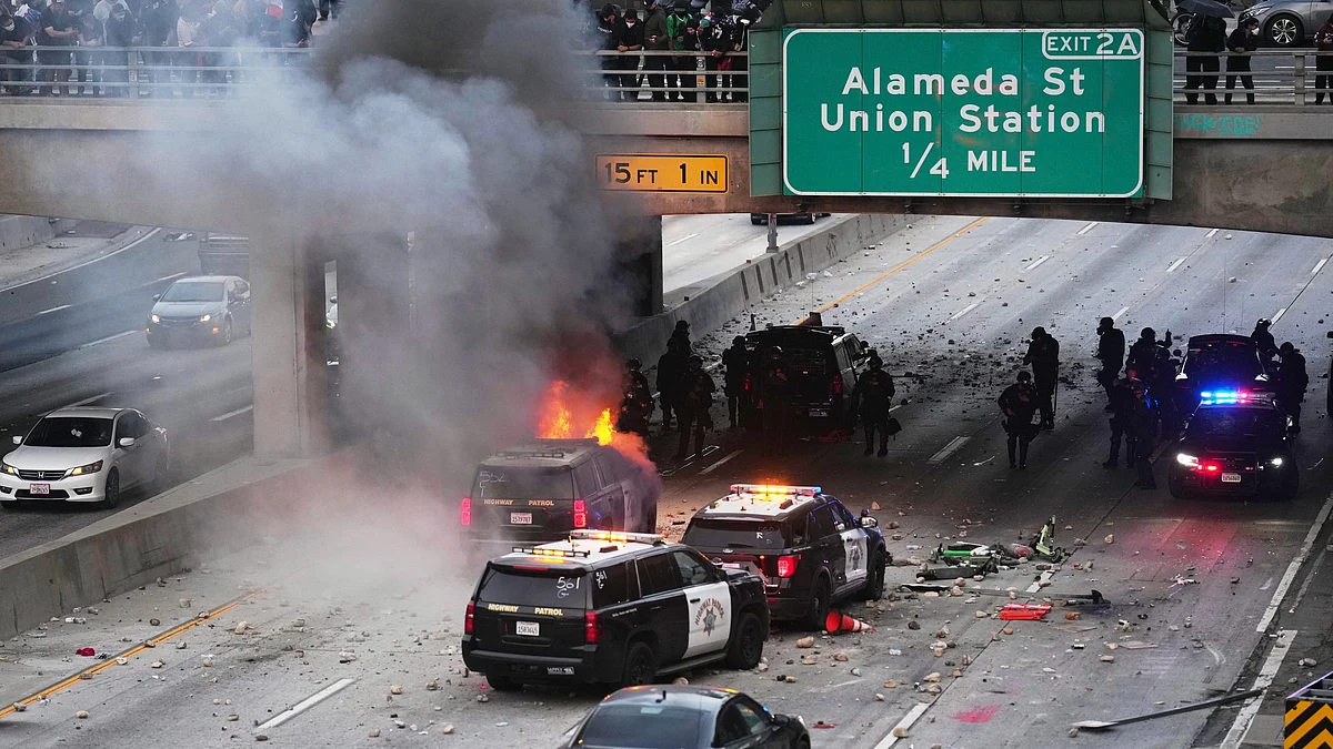 A California Highway Patrol vehicle burns in Los Angeles on 8 June (photo: AP/PTI)