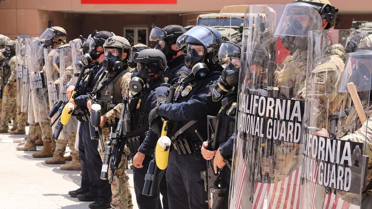 National Guard troops stand guard in Los Angeles (photo: IANS)