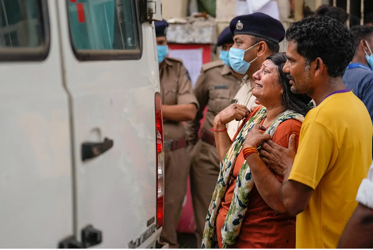 Grieving relatives outside the hospital (photo: PTI)