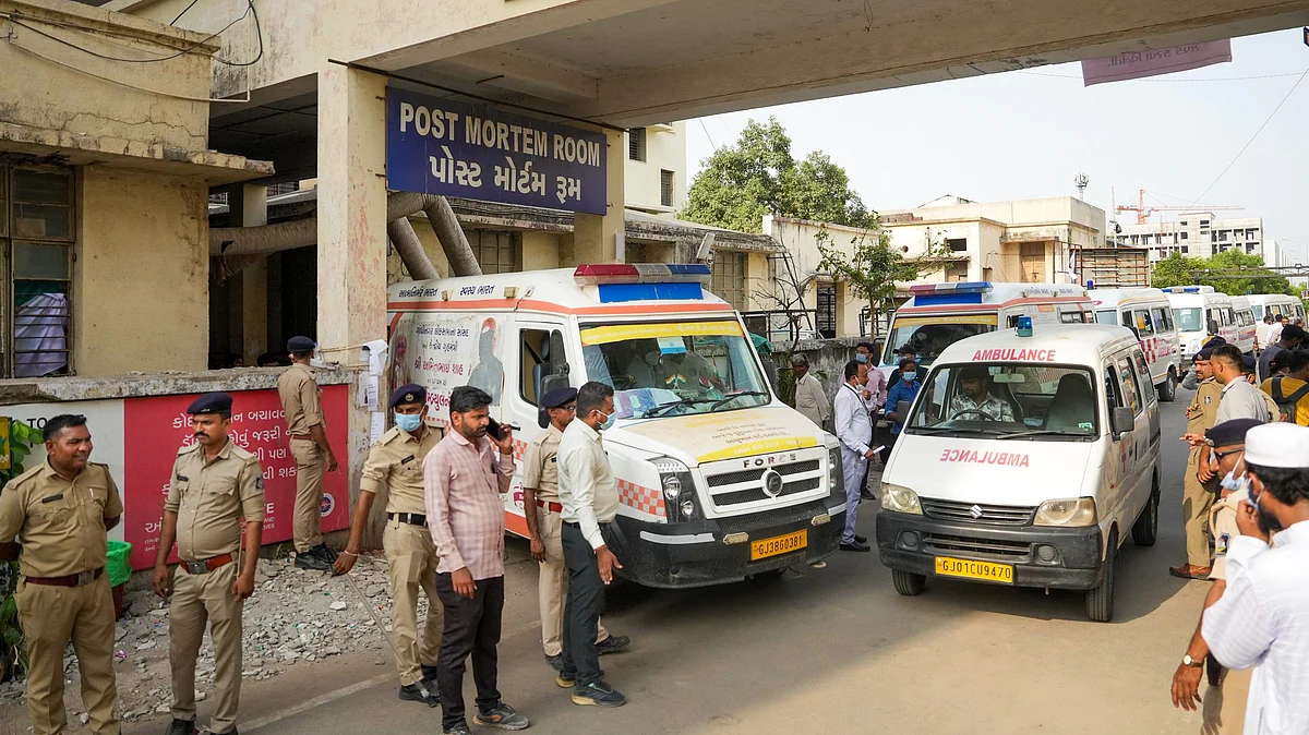 Bodies of crash victims being shifted to cold storage from Ahmedabad's Civil Hospital (photo: PTI)