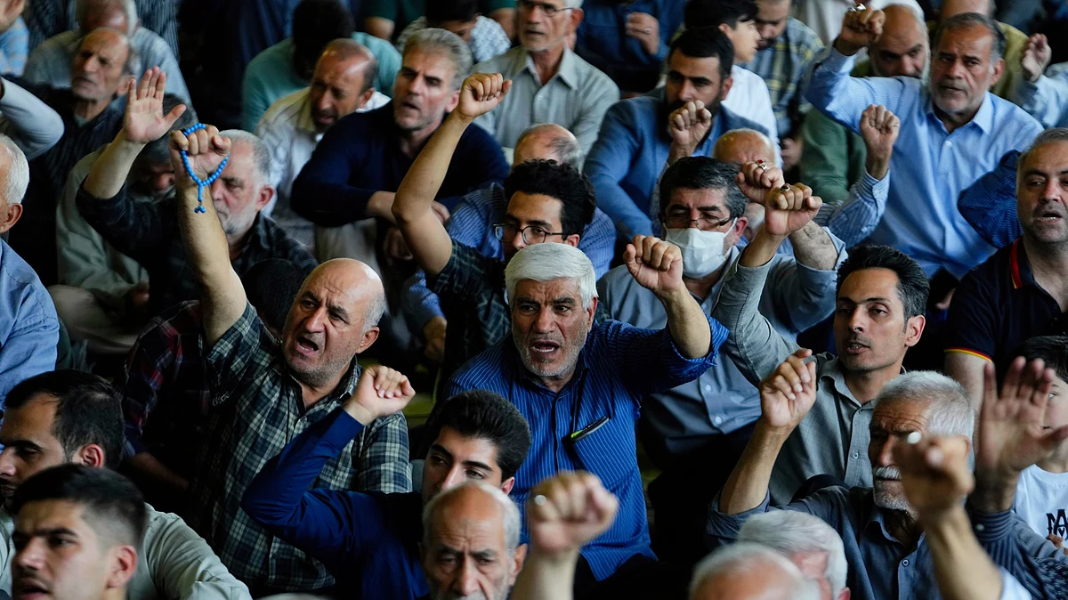 Iranian worshippers chant slogans at Friday prayers at Tehran University campus (photo: AP/PTI) 