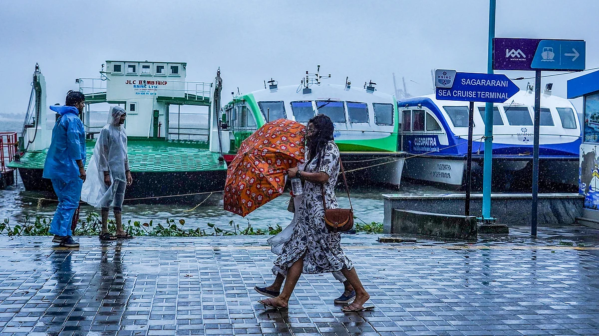 Women carry umbrellas during heavy rain in Kochi (photo: IANS)