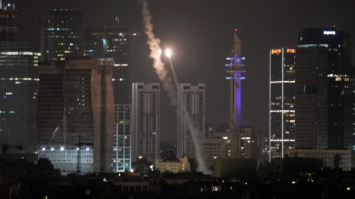 Israeli air defense system fires to intercept missiles over Tel Aviv on 15 June (photo: AP/PTI)