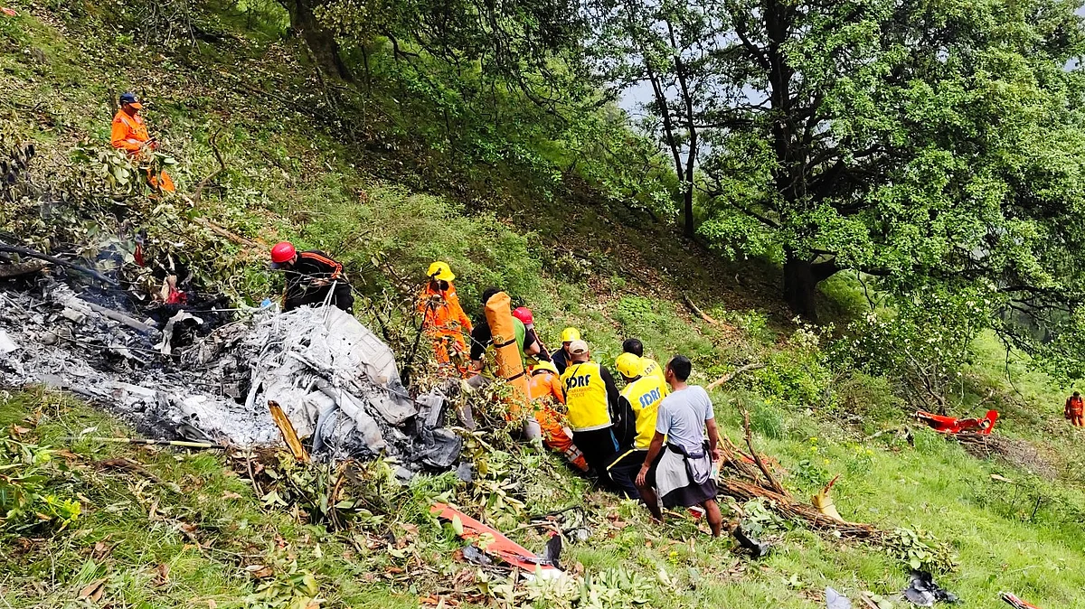 Rescuers at the crash site (photo: @uksdrf/X)