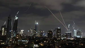 Israeli Iron Dome air defense system fires to intercept missiles over Tel Aviv (photo: AP/PTI)