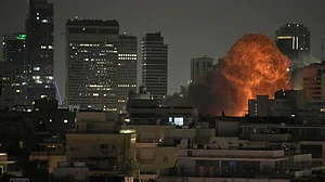 A missile attack in Tel Aviv on 15 June (photo: AP/PTI)
