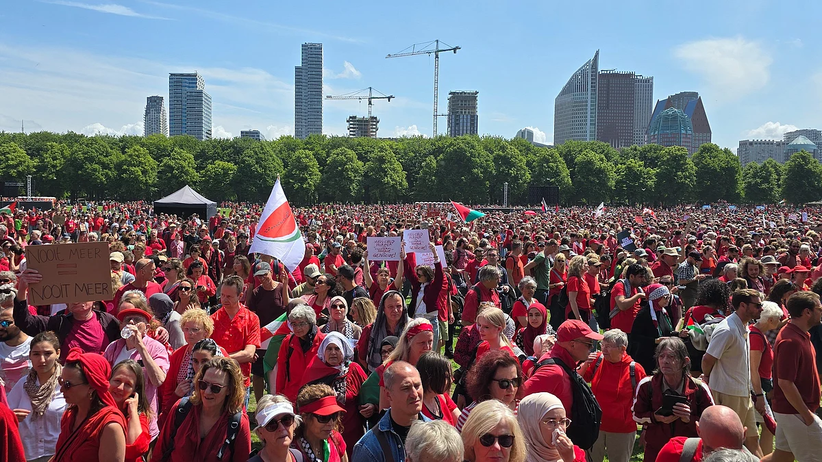 Massive 'Red Line' protest in The Hague on 16 June 2025