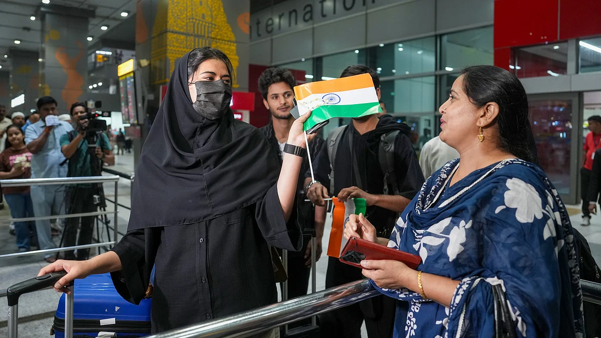 Indian students return from Iran on 19 June (photo: PTI)