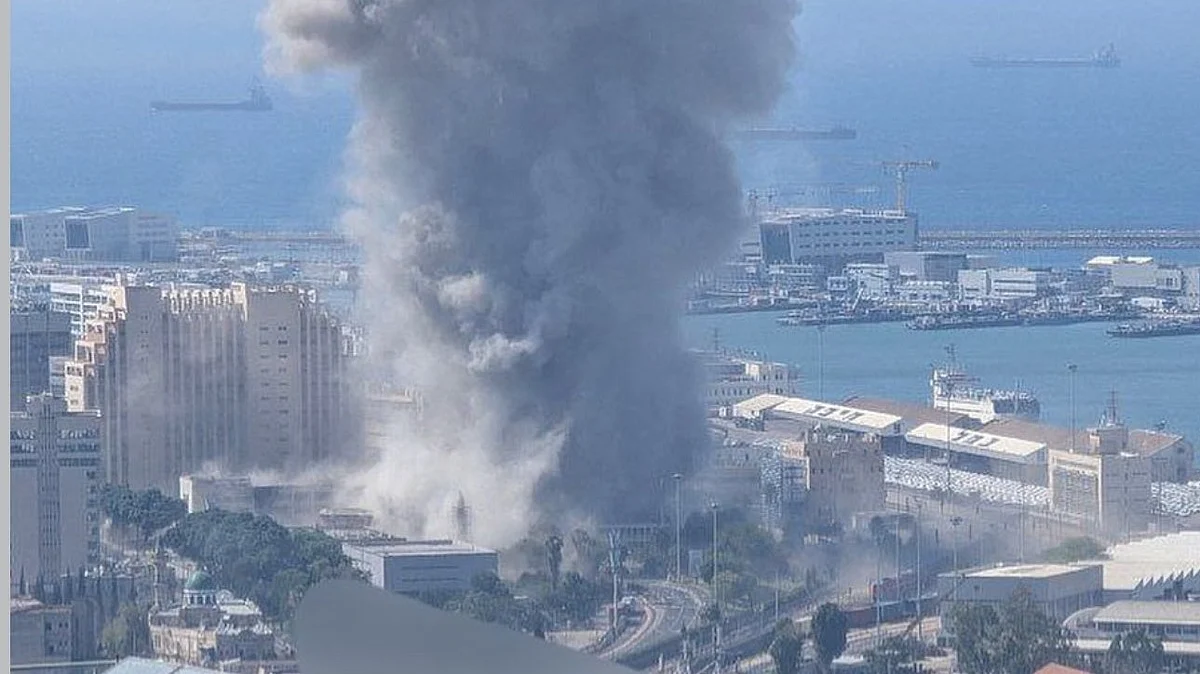 Visual from the Iranian strike in Haifa, Israel (photo: @HadiNasrallah/X) 