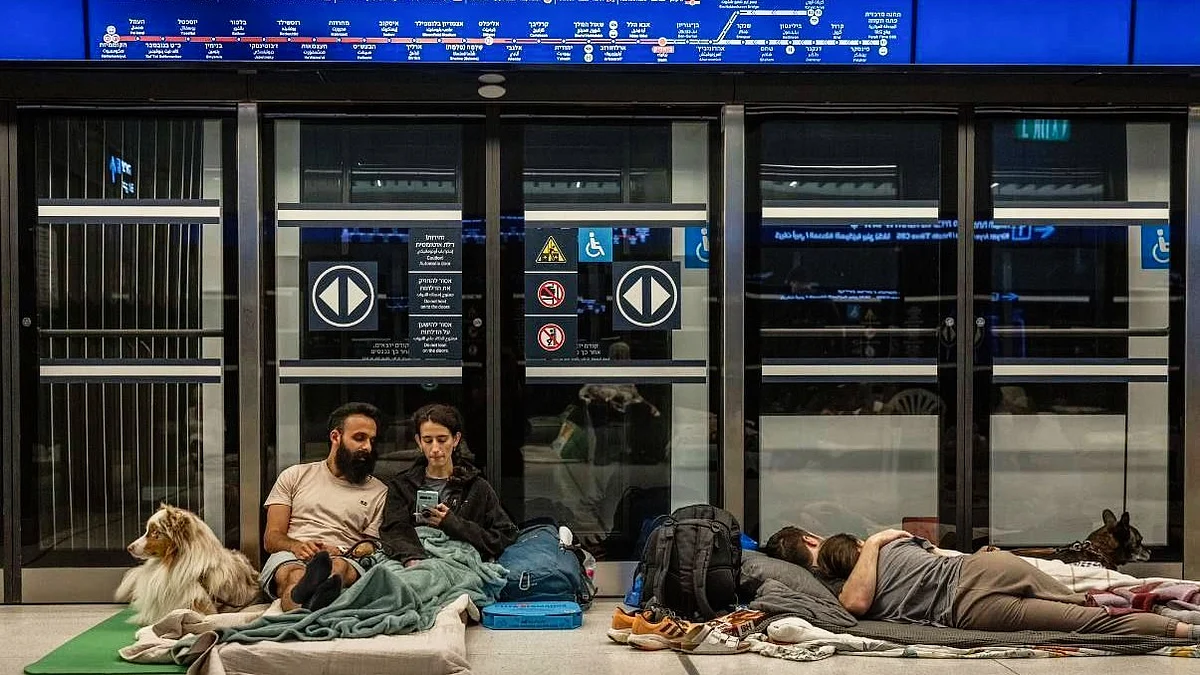 Tel Aviv residents sleep in a Red Line light rail station (photo: @FabianaFPeres/X)
